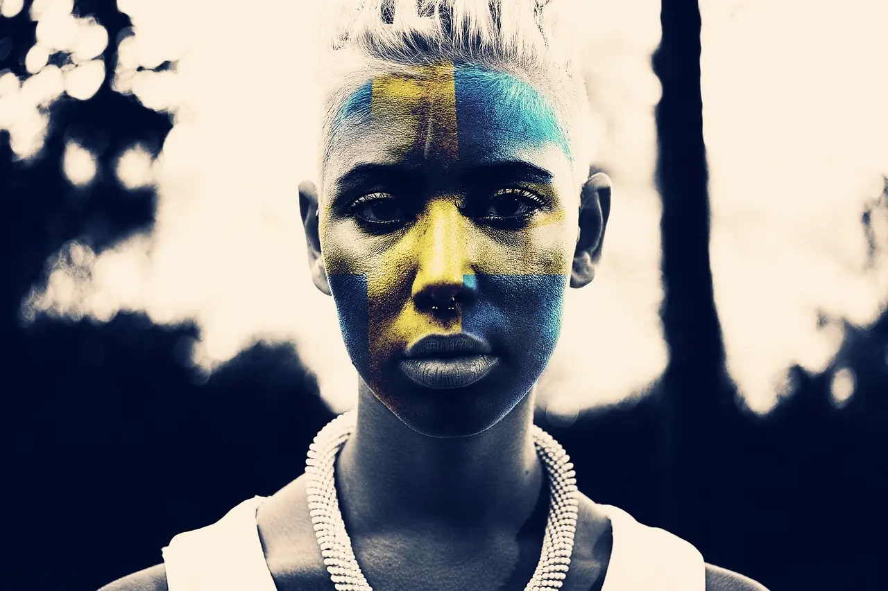 Supporter med Sveriges flagga målad i ansiktet